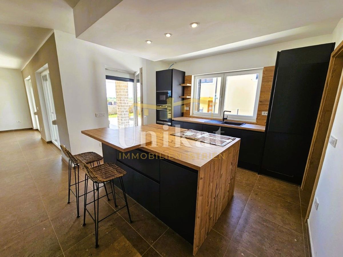 Nuova costruzione: casa con 3 camere da letto e piscina - vista mare